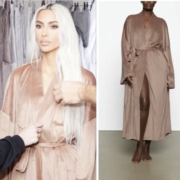 SKIMS Velour Velvet Long Robe in Honey Tan Loungewear Neutral Comfy Cozy - Picture 2 of 9